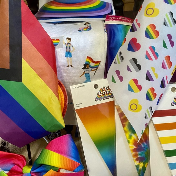 PRIDE 🏳️‍🌈 I’ve added more items!  bundle banners, flags, hand towel, visors - Picture 7 of 14